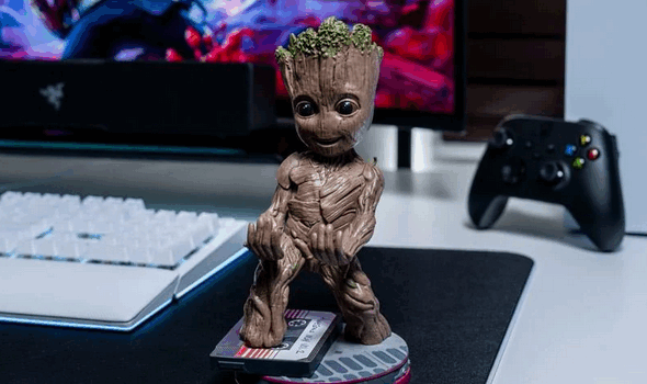 Smiley Groot – Cable Guys